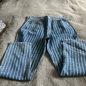 High waisted stripped jeans